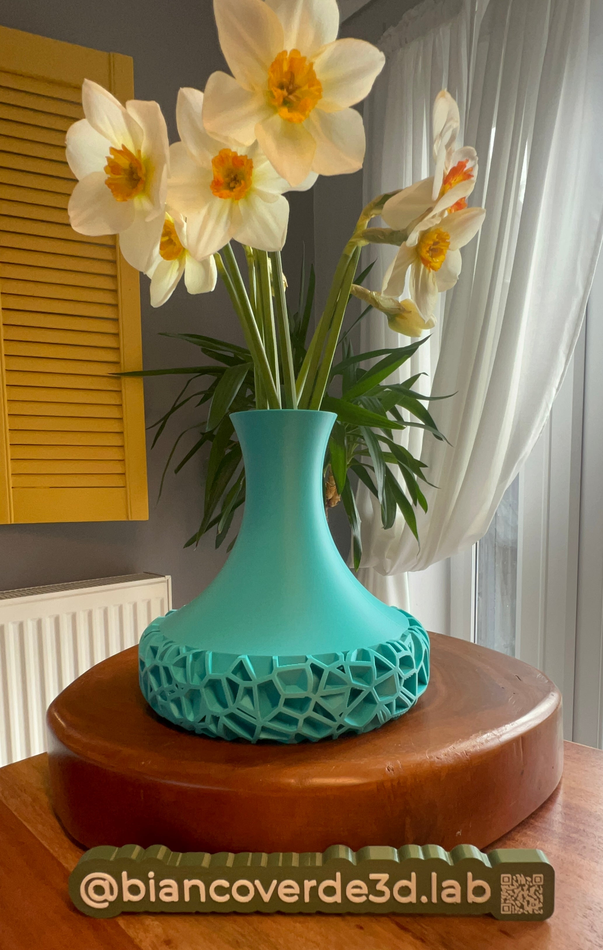 Vomo Flower Vase - Elegant 3D Printed Flower Pot with Textured Base