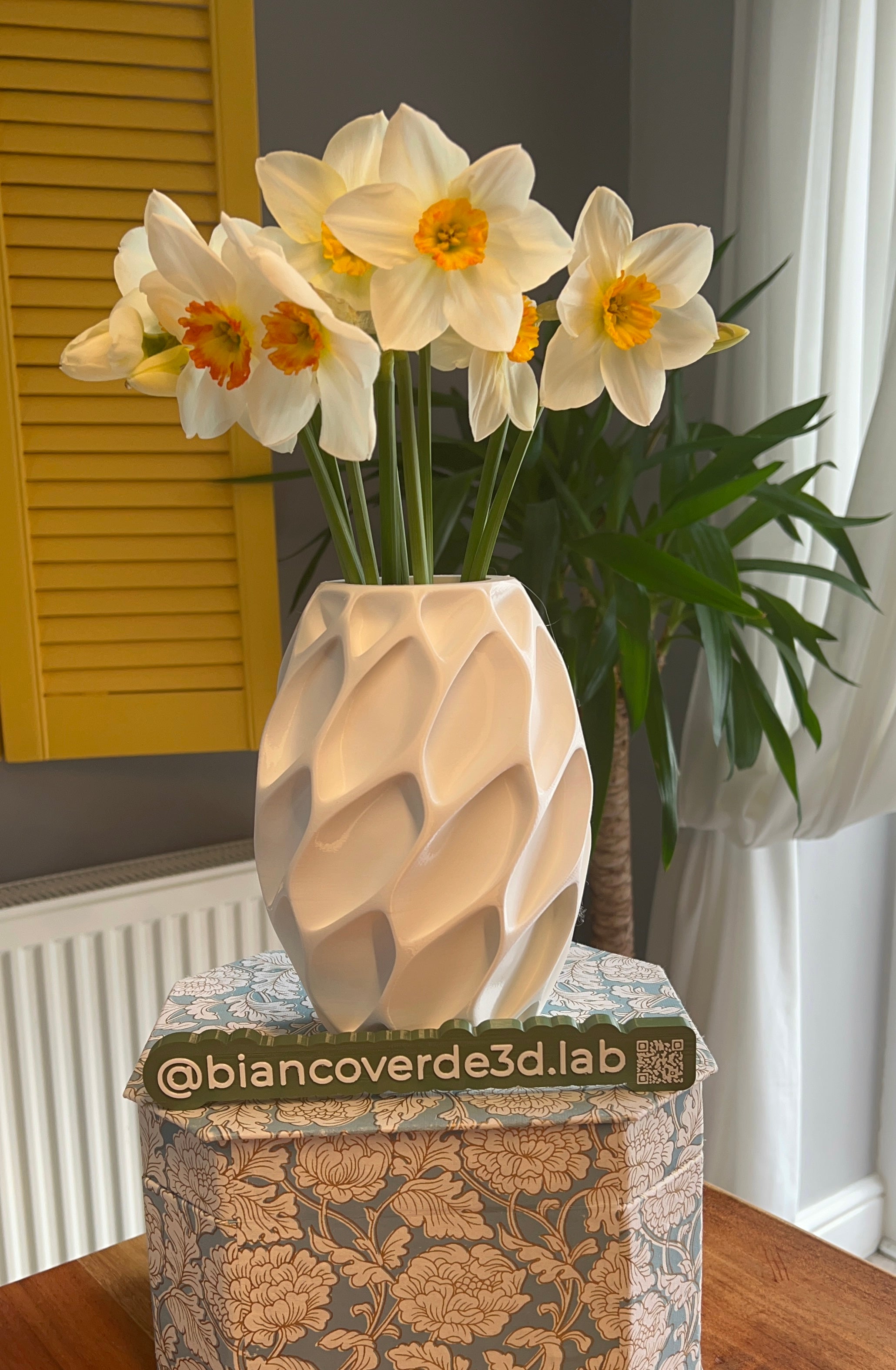 Organic Chevron Texture Vase — Modern Sculptural Flower Pot | 3D Printed Minimalist Decor